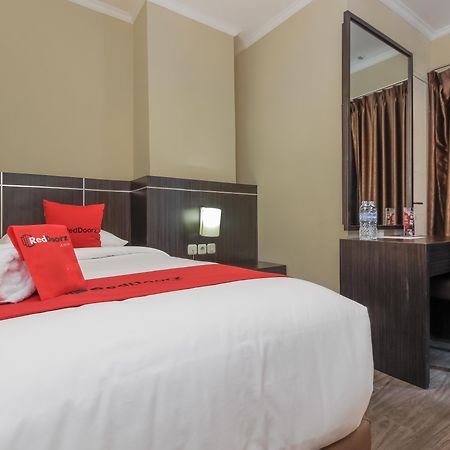 Reddoorz Plus @ Thamrin Джакарта Экстерьер фото