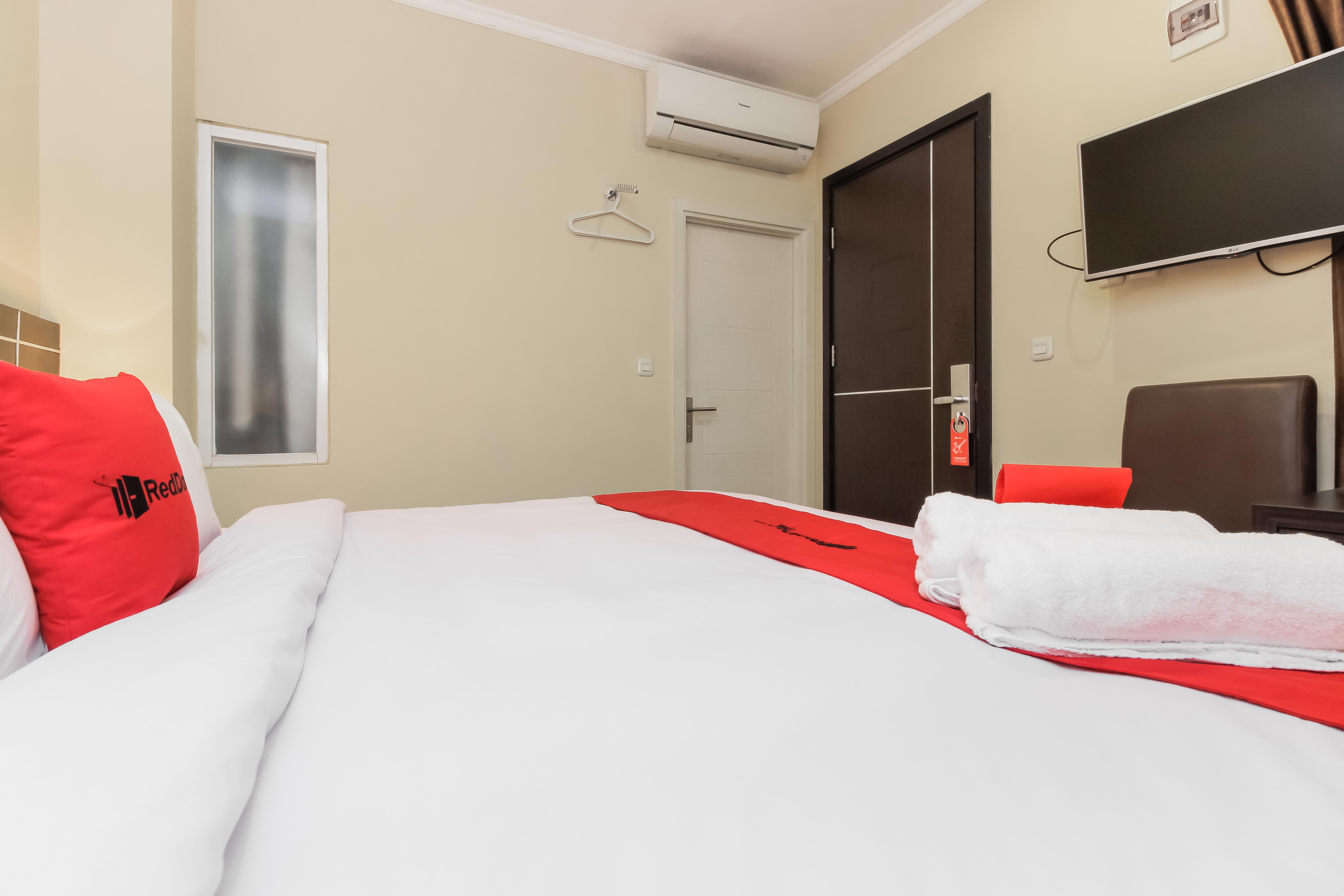 Reddoorz Plus @ Thamrin Джакарта Экстерьер фото