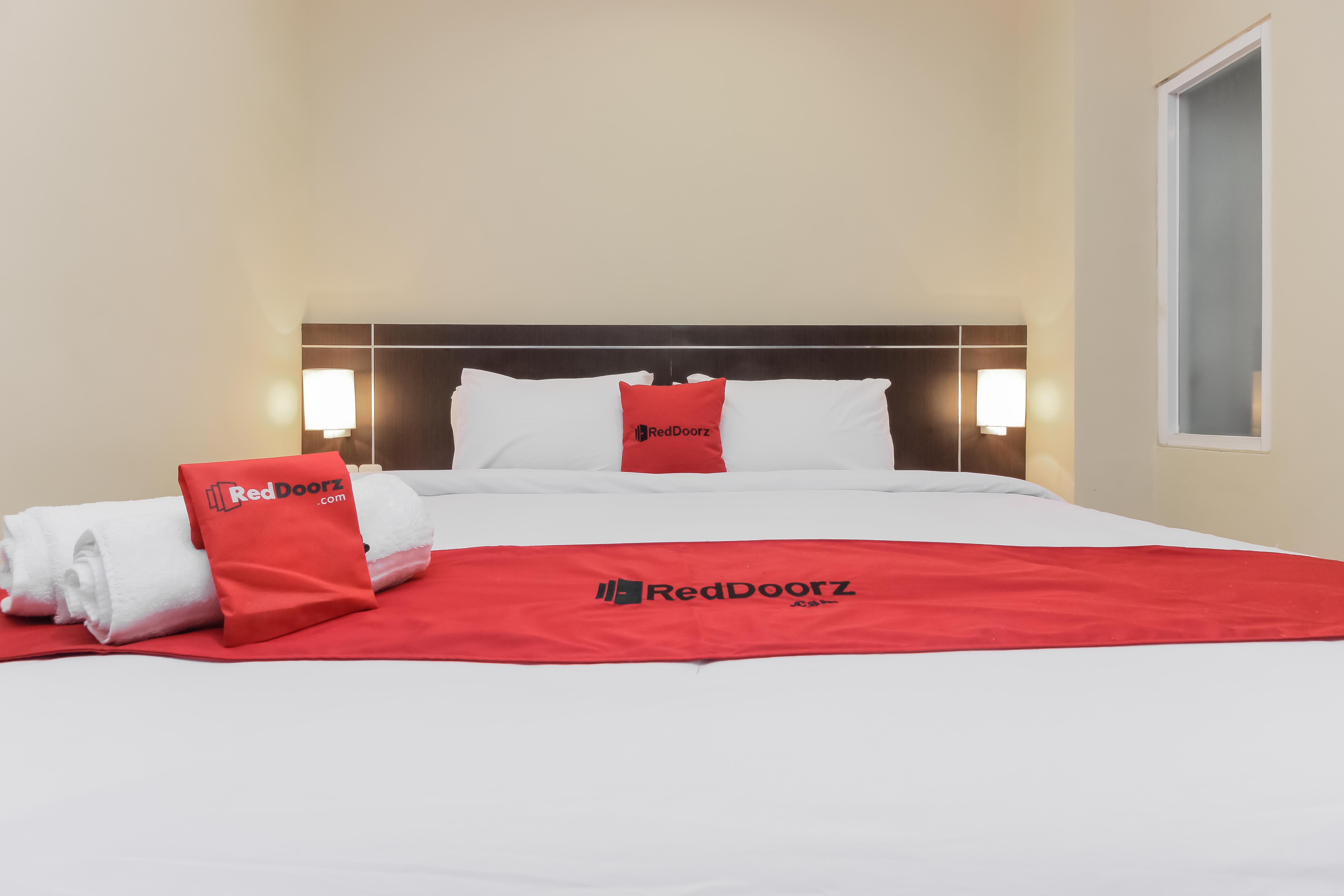 Reddoorz Plus @ Thamrin Джакарта Экстерьер фото