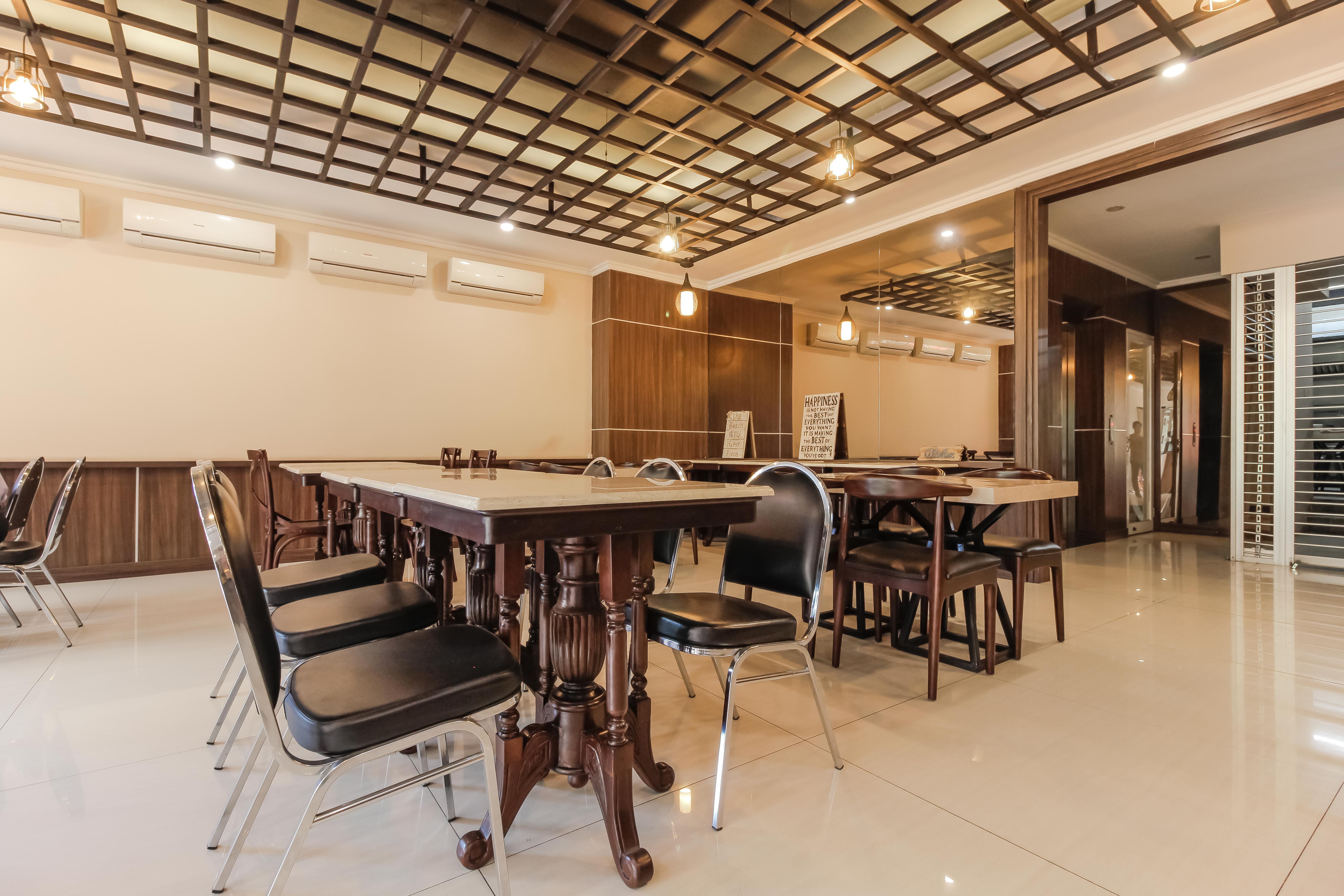 Reddoorz Plus @ Thamrin Джакарта Экстерьер фото