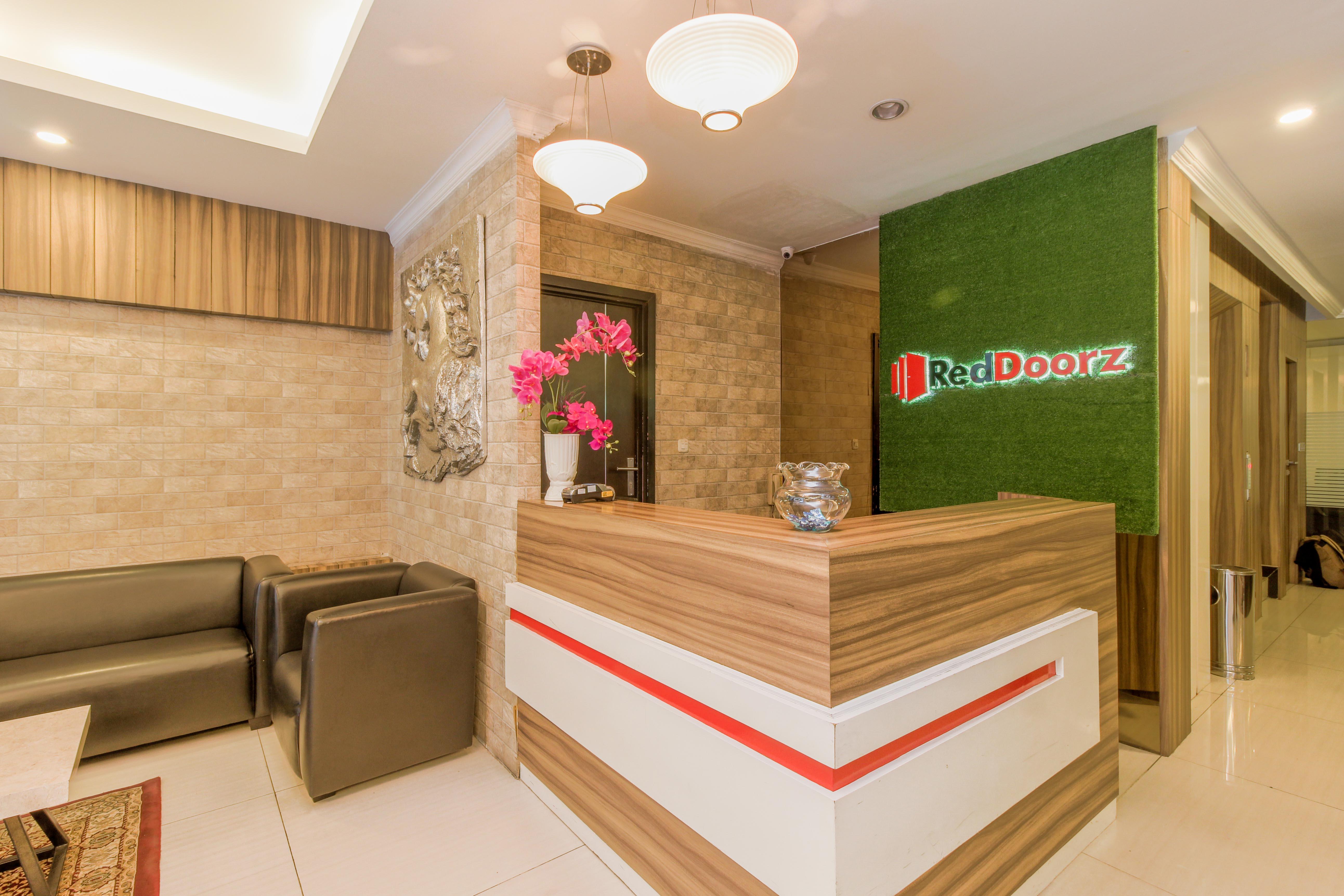 Reddoorz Plus @ Thamrin Джакарта Экстерьер фото