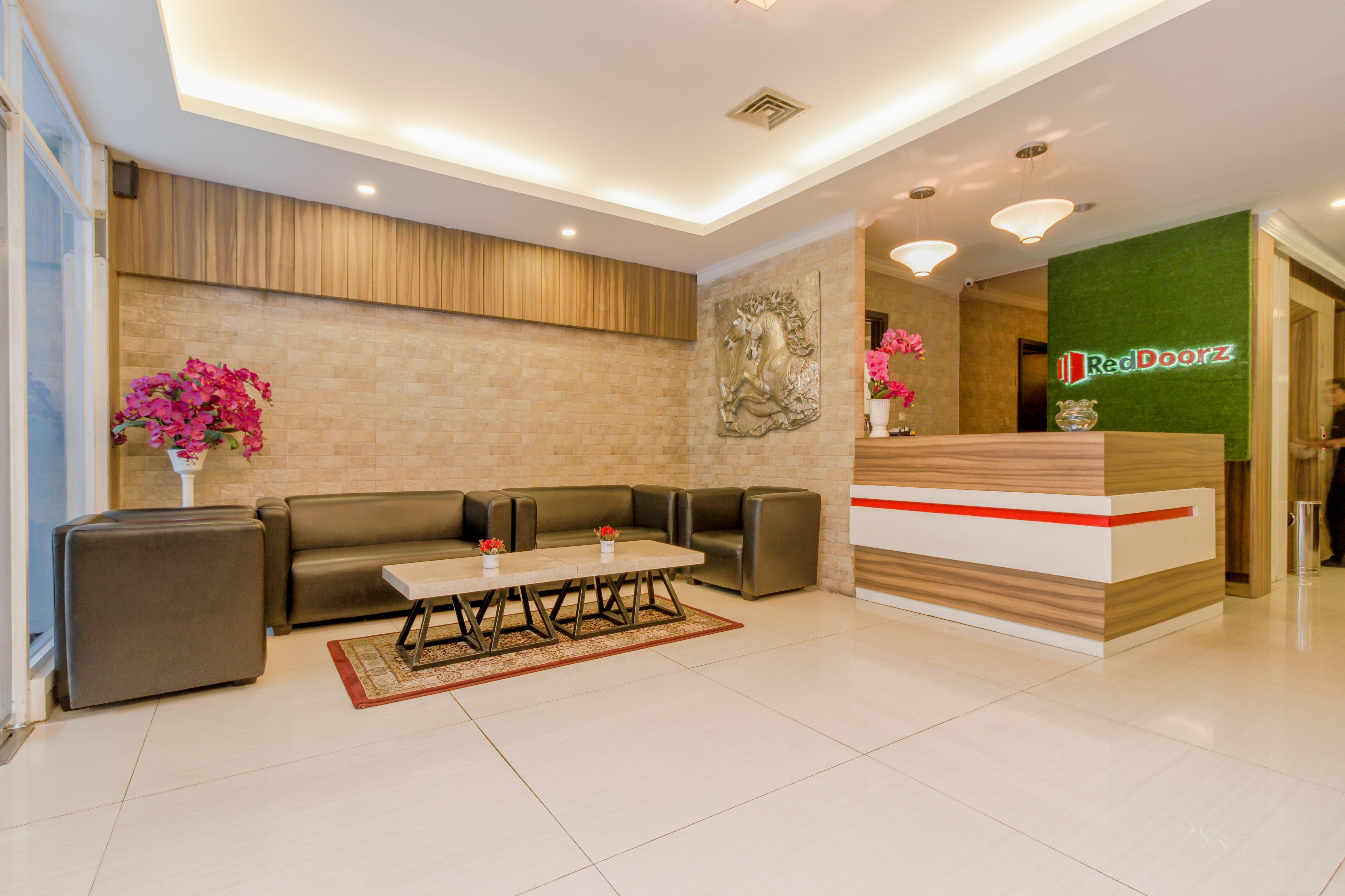 Reddoorz Plus @ Thamrin Джакарта Экстерьер фото