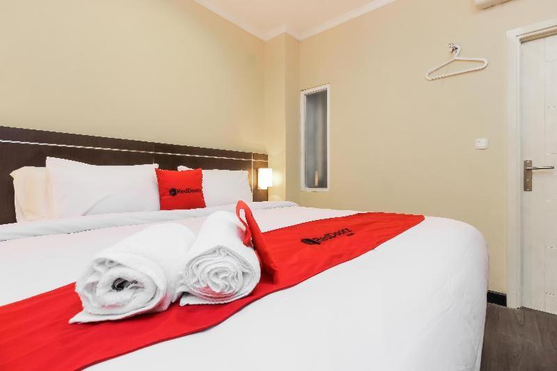 Reddoorz Plus @ Thamrin Джакарта Номер фото