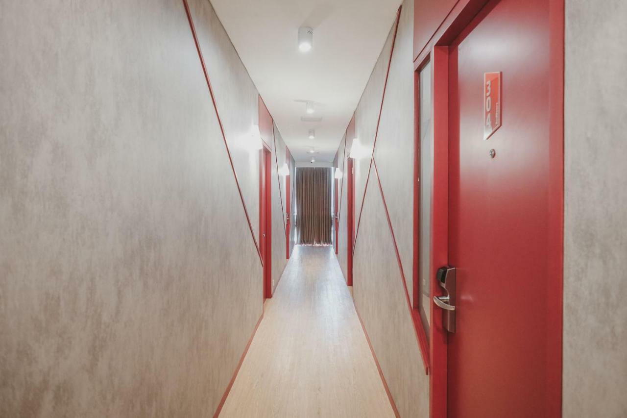 Reddoorz Plus @ Thamrin Джакарта Экстерьер фото