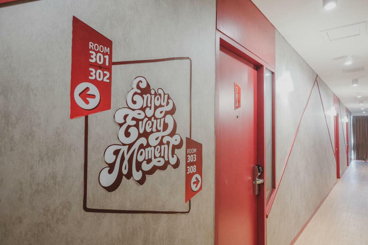Reddoorz Plus @ Thamrin Джакарта Экстерьер фото