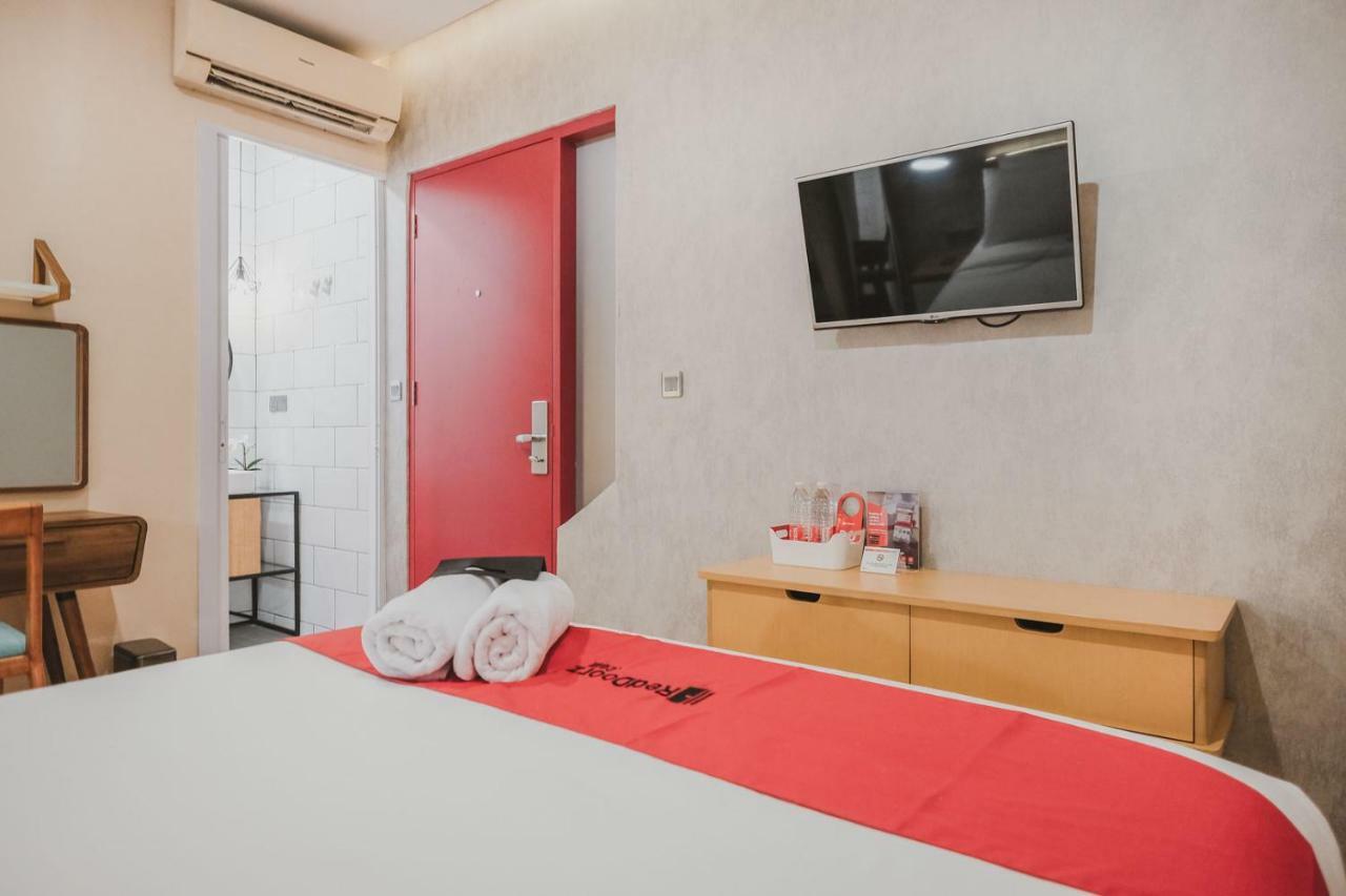 Reddoorz Plus @ Thamrin Джакарта Экстерьер фото