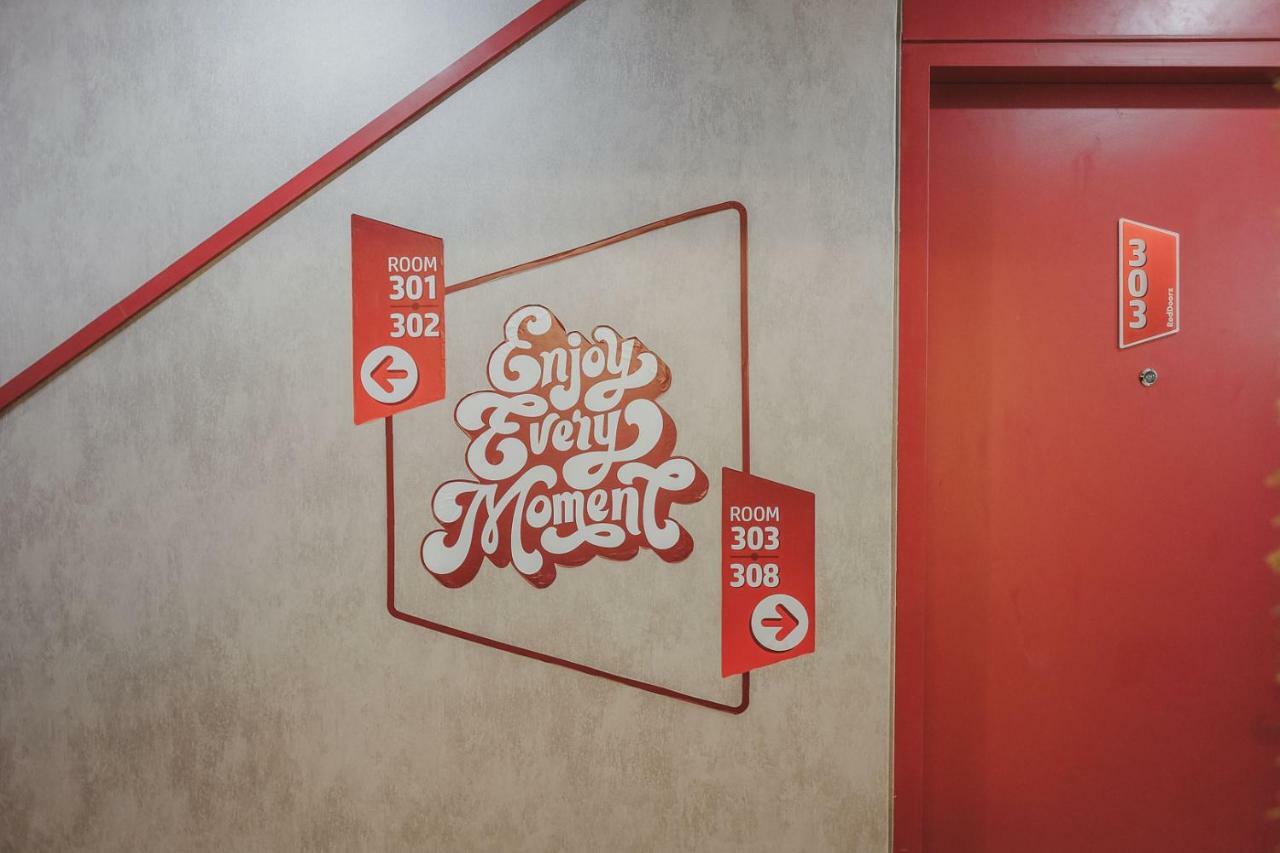 Reddoorz Plus @ Thamrin Джакарта Экстерьер фото