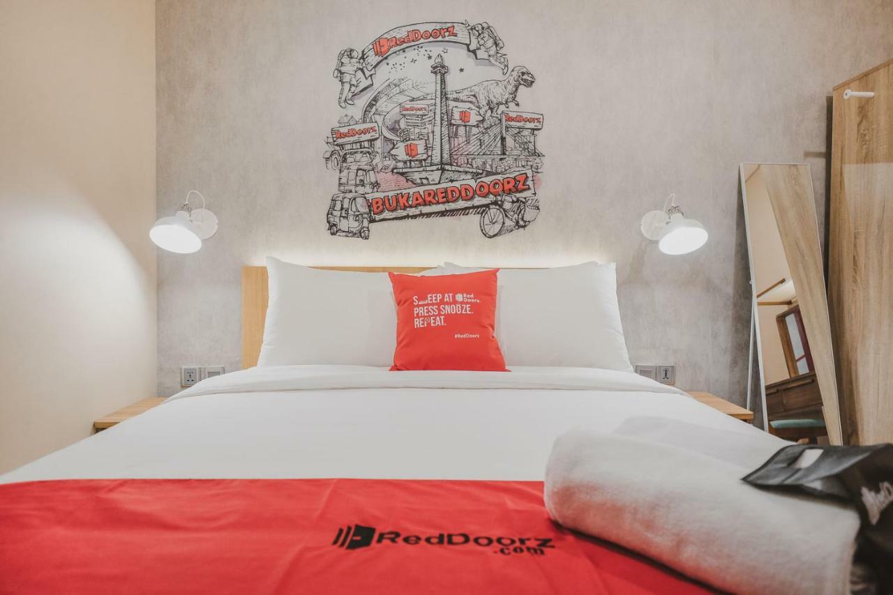 Reddoorz Plus @ Thamrin Джакарта Экстерьер фото