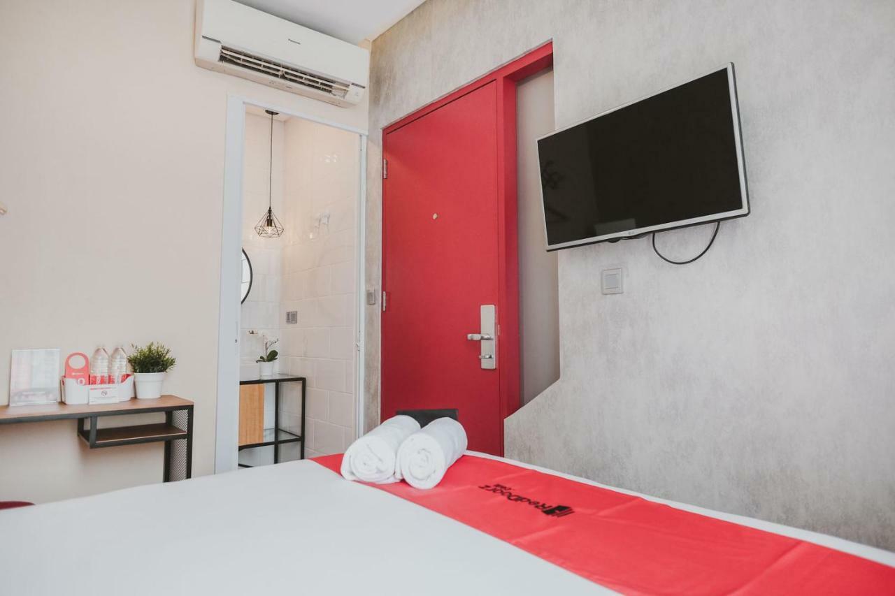 Reddoorz Plus @ Thamrin Джакарта Экстерьер фото