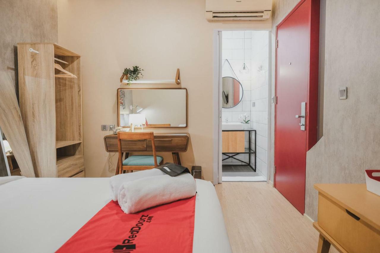 Reddoorz Plus @ Thamrin Джакарта Экстерьер фото