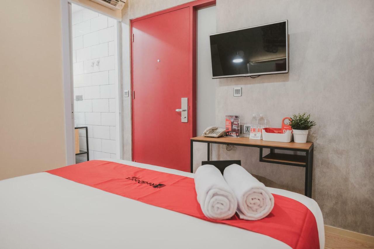 Reddoorz Plus @ Thamrin Джакарта Экстерьер фото