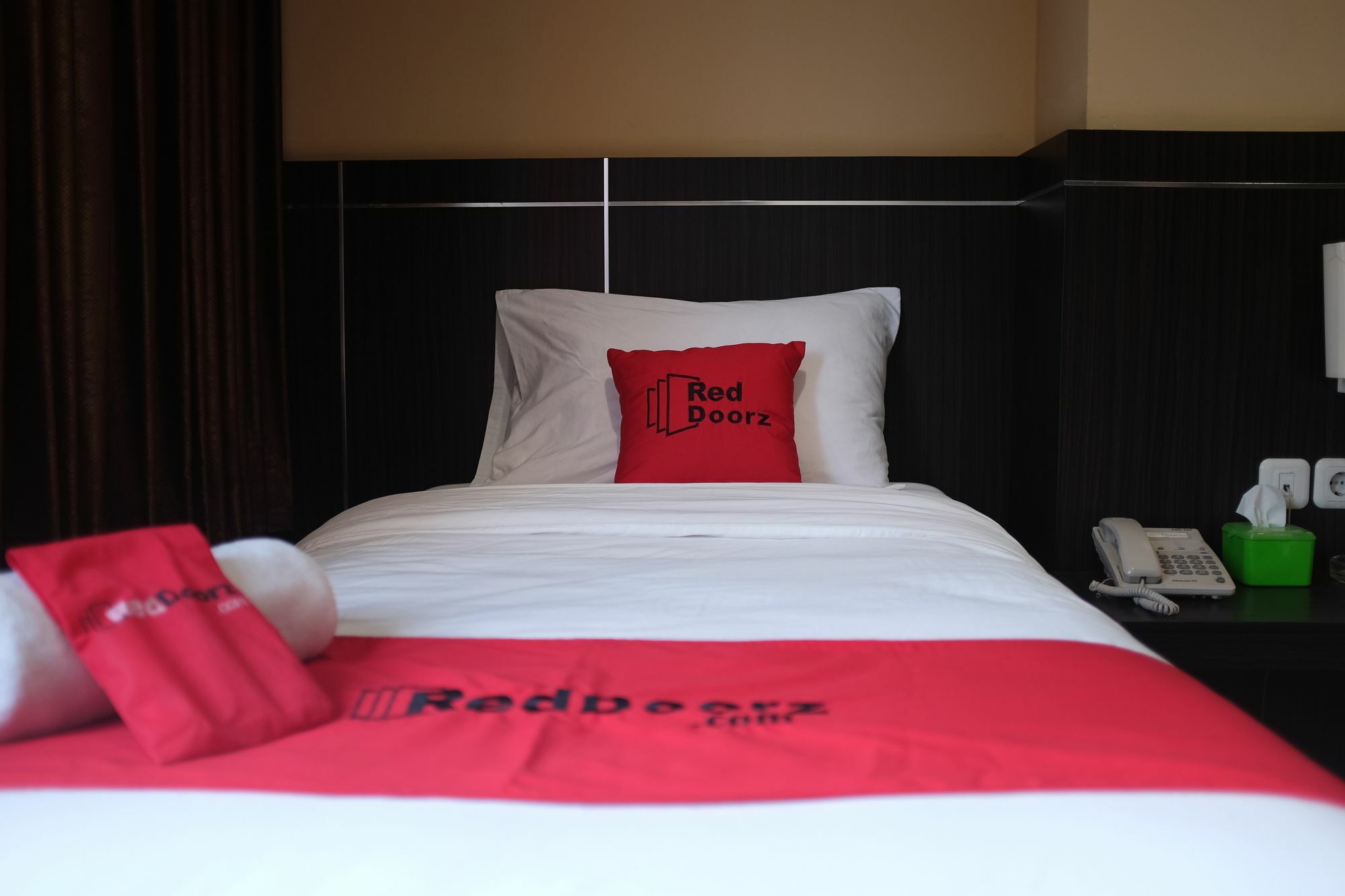 Reddoorz Plus @ Thamrin Джакарта Экстерьер фото