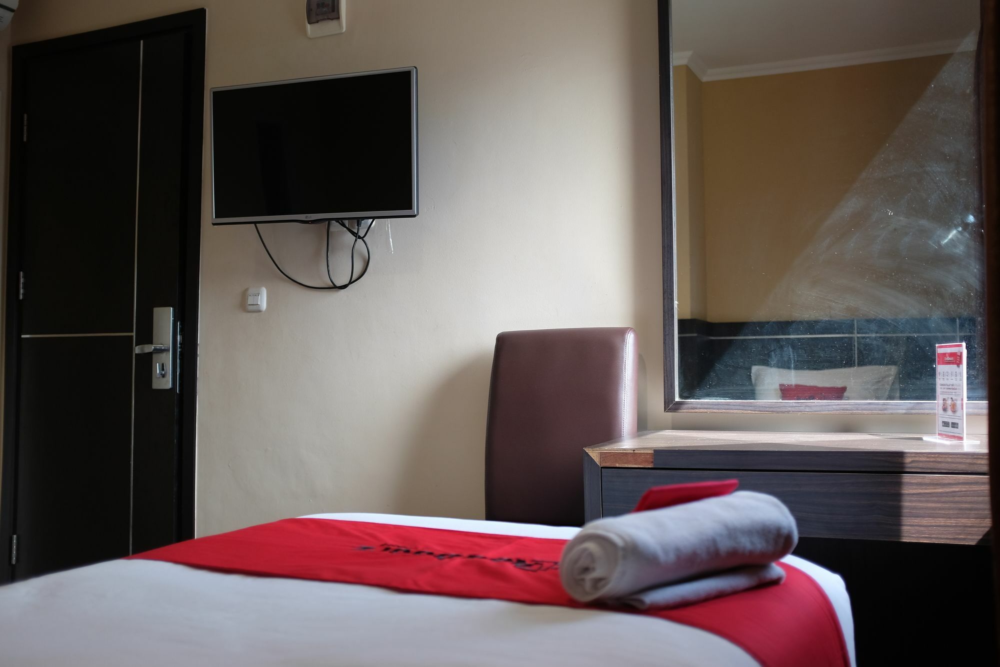 Reddoorz Plus @ Thamrin Джакарта Экстерьер фото