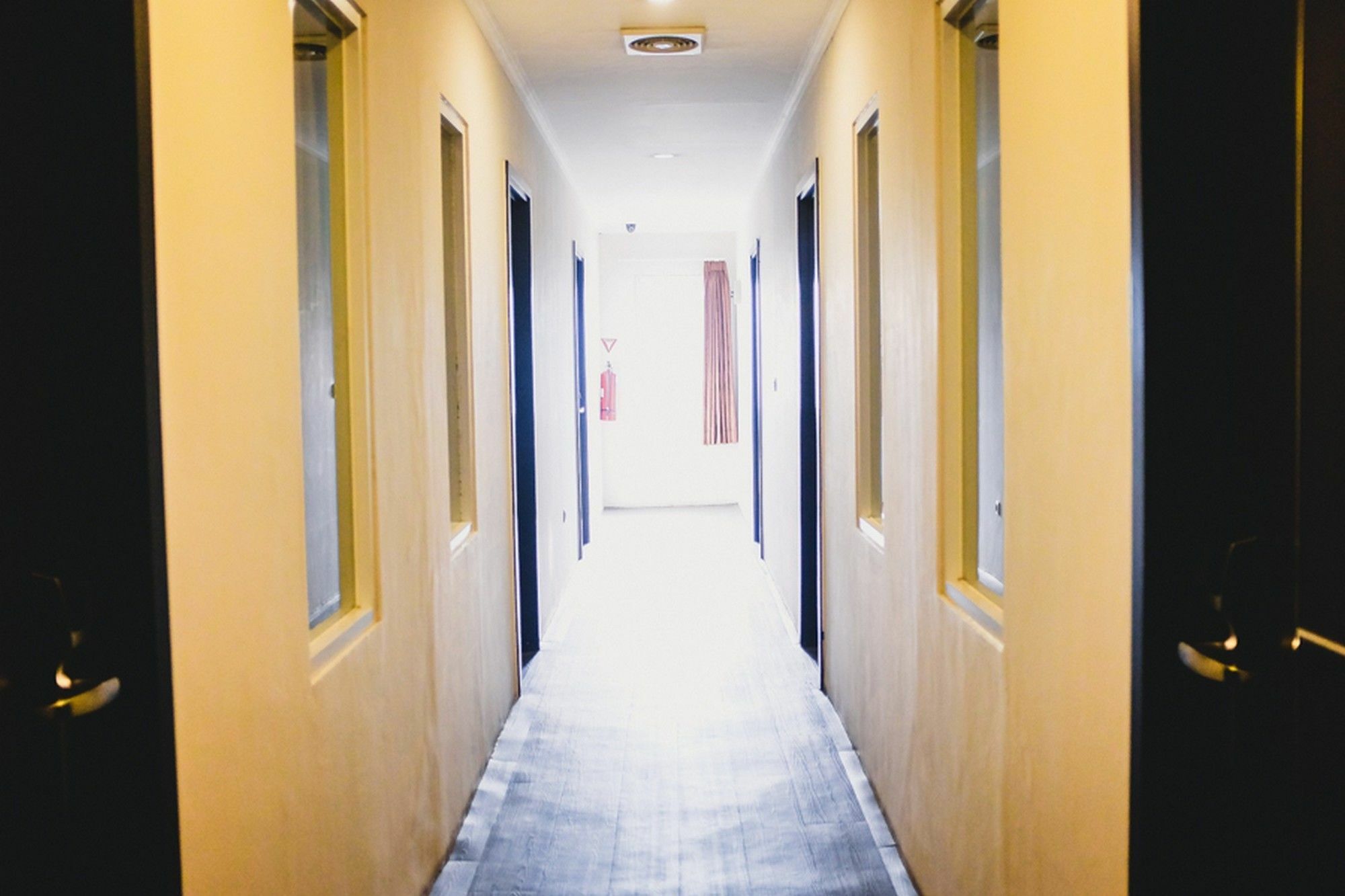 Reddoorz Plus @ Thamrin Джакарта Экстерьер фото